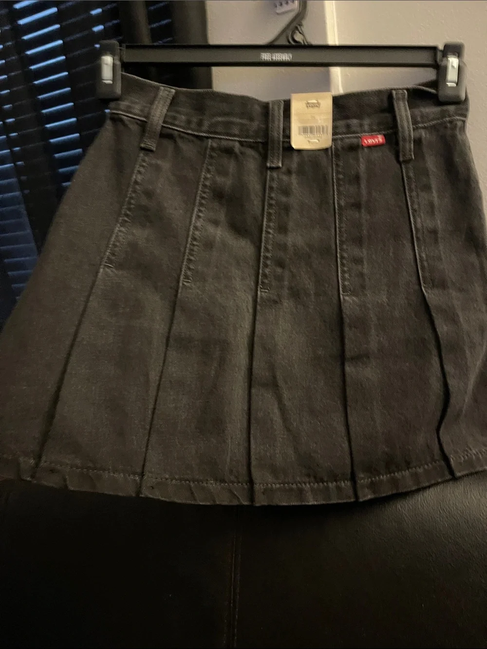Levi’s Women's Open Mind Ash Black Denim Pleated Mini Skirt Sz 24 NWT